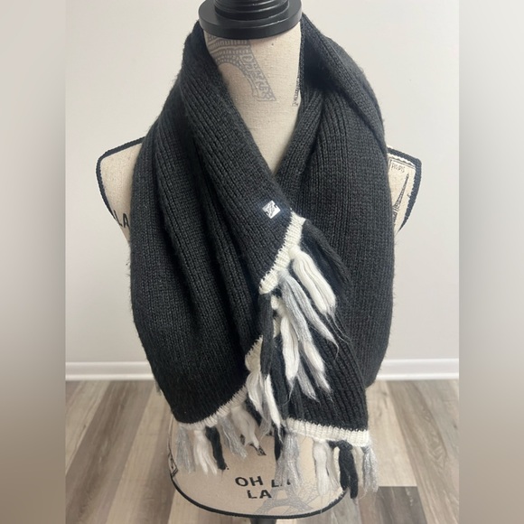 libby. edelman Accessories - Black Winter Scarf with Fringe!